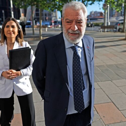 Miguel Ángel Rodríguez admite que difundió los datos de dos periodistas de EL PAÍS, pero dice que se los pasó la pareja de Ayuso
