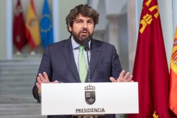 El presidente de Murcia cambia a sus consejeros de Salud y de Agricultura, y da más peso a su anterior titular de Empresa