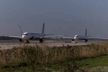 Entidades contrarias a la ampliación del aeropuerto del Prat reactivan las protestas y preparan una gran movilización