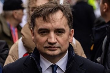 El exministro de Justicia polaco Zbigniew Ziobro, buscado por corrupción, huye a EE.UU.