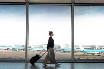 Ya está confirmado: las aerolíneas no podrán cobrar a las familias por sentarse juntos pero sí por la maleta de mano