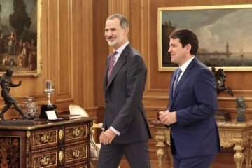 El Rey Felipe VI recibirá a Mañueco este jueves en Zarzuela tras su reelección como presidente de la Junta