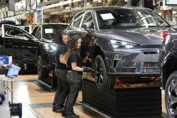 El gasto en cotizaciones sube cuatro puntos más que los salarios desde que gobierna Sánchez