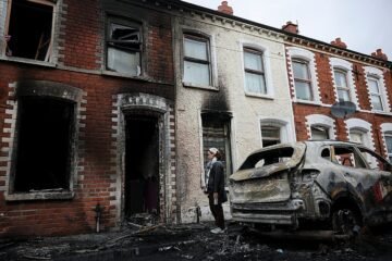 La violencia sacude Belfast tras el apuñalamiento de un hombre a manos de un solicitante de asilo sudanés