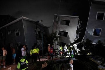 Escarbando con las manos entre los cascotes del edificio Rita: «Nos hacen falta herramientas especializadas que no tenemos»