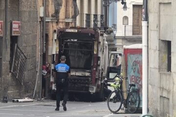 Un muerto y dos heridos atropellados por un camión de basura en Pamplona