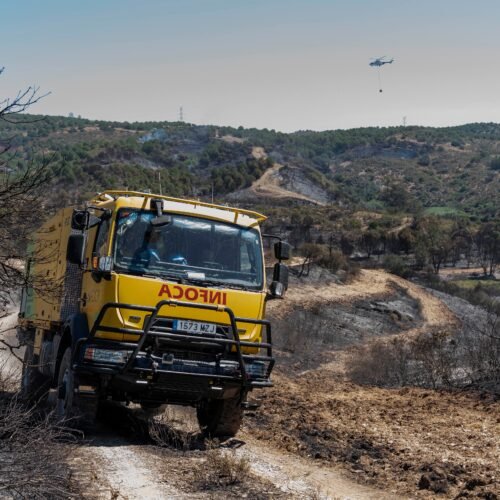 El incendio de Villanueva de los Castillejos, en Huelva, afecta a más de 3.600 hectáreas y tiene una evolución compleja