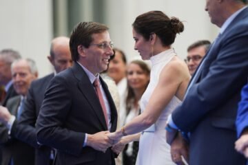 Almeida cede 19 parcelas públicas valoradas en más de 87 millones para el proyecto de residencias público-privadas de Ayuso