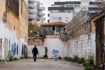 El Ayuntamiento de Palma desaloja la antigua cárcel okupada y desahucia a 70 personas