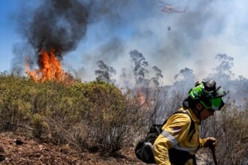 La UME se incorpora a los trabajos para sofocar el incendio de Huelva, que ha quemado más de 5.000 hectáreas