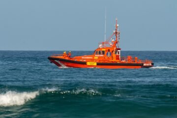 Buscan por tierra mar y aire a una joven submarinista desaparecida en Cadaqués (Girona)