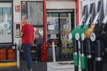 El diésel sigue más caro que antes de la guerra pese a la caída del petróleo