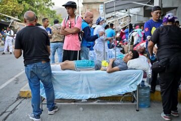 Los hospitales de Venezuela, sin medios para los heridos del terremoto