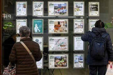 Las donaciones de padres a hijos para poder comprar vivienda se triplican en la era Sánchez