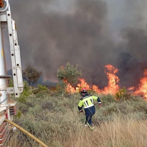 DIRECTO | El incendio de San Tirso baja a nivel cero: obligó a cortar la A-6