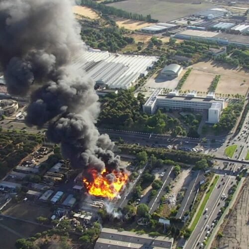 Un incendio que puso contra las cuerdas: origen desconocido y deja al Ayuntamiento sin dos camiones de Bomberos