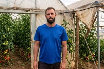 Sergio, 42 años, agricultor: «Un temporero gana 1.200 euros pero no hay españoles ni inmigrantes para trabajar»