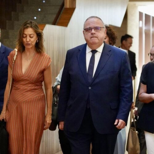 Vázquez promete consultas de Atención Primaria en 48 horas y alerta de 25.000 operaciones menos por las huelgas