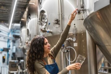 El gigante cervecero con más de 120 años en España: empleos para 85.000 familias y elaboración 100% renovable
