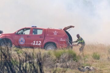 DIRECTO | El cambio de viento amenaza con reactivar el incendio de Murias de Ponjos hacia Rosales y Folloso