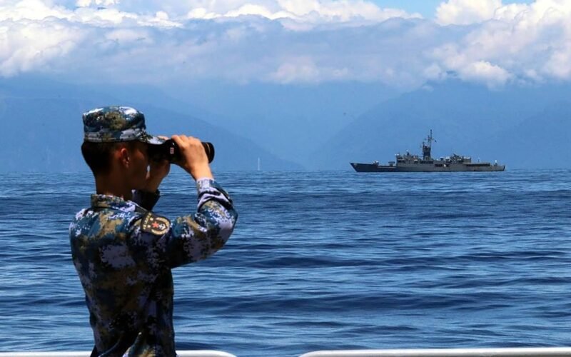 Japón denuncia maniobras militares chinas en sus aguas y el país le acusa de «exagerar» para rearmarse
