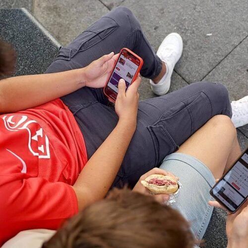 Francia aprueba la prohibición de las redes sociales para menores de 15 años
