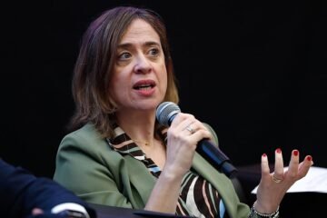 Los economistas elevan su previsión de inflación y alertan de una futura pérdida de competitividad