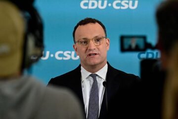 Dimite el jefe parlamentario de los conservadores alemanes por tener un hijo con un vientre de alquiler