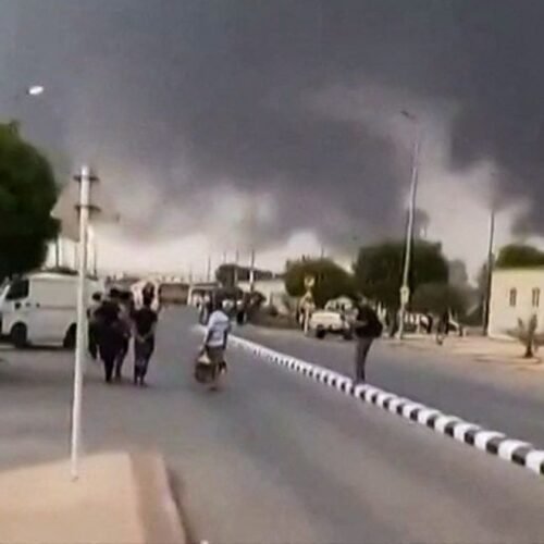 Los hutíes de Yemen reivindican ataques contra el sur de Arabia Saudí tras un bombardeo en Hodeida