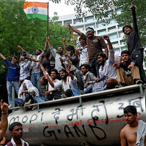 Las ‘cucarachas’ de la India anuncian el fin de las protestas tras la dimisión del ministro de Educación