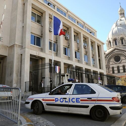 Evacúan a un alcalde francés de su casa tras recibir amenazas de muerte de la mafia marsellesa