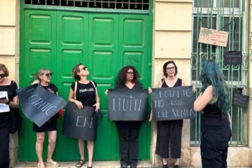 ‘Luto’ vecinal en el barrio del Botànic por una tala de palmeras y la construcción de un nuevo hotel