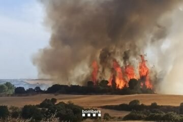 El incendio de Guimerà (Lleida) se reactiva y obliga a confinar a más de 20.000 personas
