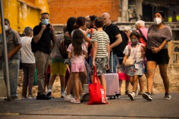 Cuando “evacuación” es la palabra del día: niños, vecinos discapacitados, perros y también autoridades