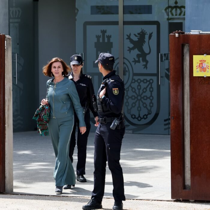 El PSOE pide imputar a Cospedal tras la orden del juez de buscar “indicios de criminalidad” en sus conversaciones con el comisario Villarejo