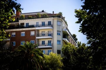 La Comunidad de Madrid compra un ático de lujo en Chamberí para que lo use Ayuso como “oficina” temporal