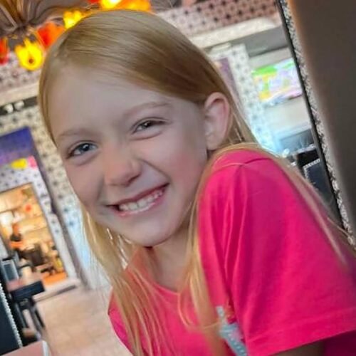 Muere una niña de 8 años tras ser alcanzada por un rayo en el patio de su casa de Illinois