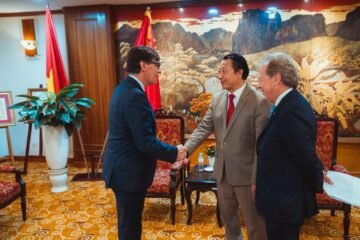Las Cámaras de Comercio de Barcelona y de Vietnam firman una alianza económica
