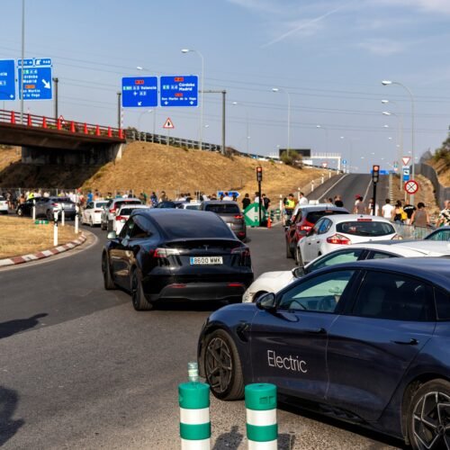 Largas caminatas, retenciones y sin transporte público: el arranque del Mad Cool confirma los temores de Villaverde y Getafe