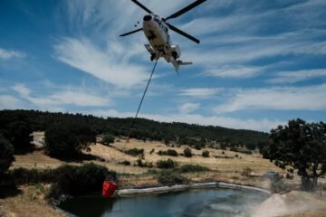 Última hora de los incendios forestales, en directo | El incendio de la sierra norte de Guadalajara obliga a desalojar otros tres municipios, 15 en total