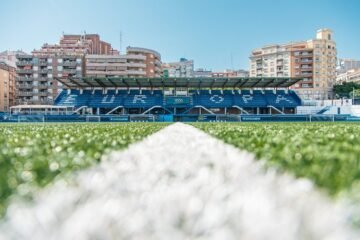 El CE Europa de Gràcia se queda en Can Dragó una temporada más y refuerza la plantilla con el hijo de Tito Vilanova