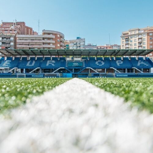 El CE Europa de Gràcia se queda en Can Dragó una temporada más y refuerza la plantilla con el hijo de Tito Vilanova