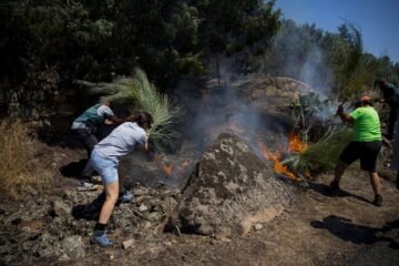 Última hora de los incendios forestales, en directo | El incendio de Ávila es ya el mayor de la historia de España con 50.000 hectáreas quemadas
