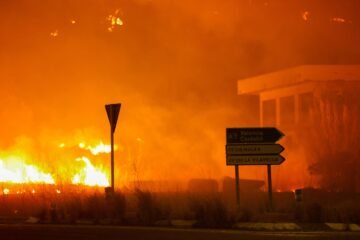 El fuego de La Vall d’Uixó (Castellón) quema 6.500 hectáreas y se sospecha que su origen fue intencionado
