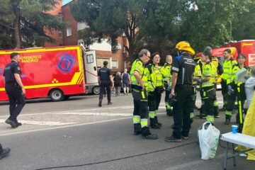 17 personas atendidas por el Samur tras un incendio en un edificio en Madrid