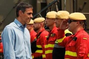 El incendio de La Vall d’Uixó ya arrasa 7.200 hectáreas y encara horas críticas