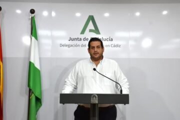 Un alto cargo de la Junta de Andalucía renuncia tras aparecer en un chat de los empresarios detenidos por blanqueo de dinero en Cádiz