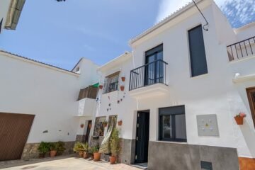 100 metros cuadrados, tres habitaciones y un patio: sortean dos casas en Málaga con papeletas a 10 euros