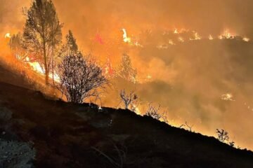 Las llamas no dan tregua en La Mierla: 33 pueblos evacuados y 26.000 hectáreas afectadas