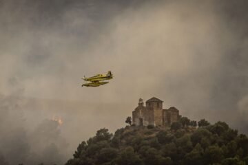 El incendio de Vall d’Uixó arrasa 10.000 hectáreas y mantiene a 10.000 personas evacuadas en el interior de Castellón